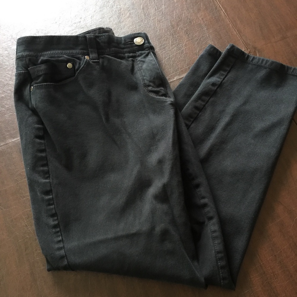 CHICOS So Slimming Black Lightweight Jeans 2 Short